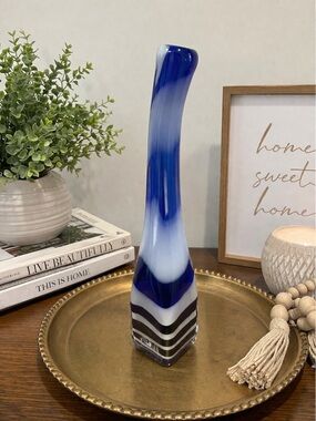 NWOTS Source Unknown Blue and White Swirled Art Glass Bud Vase